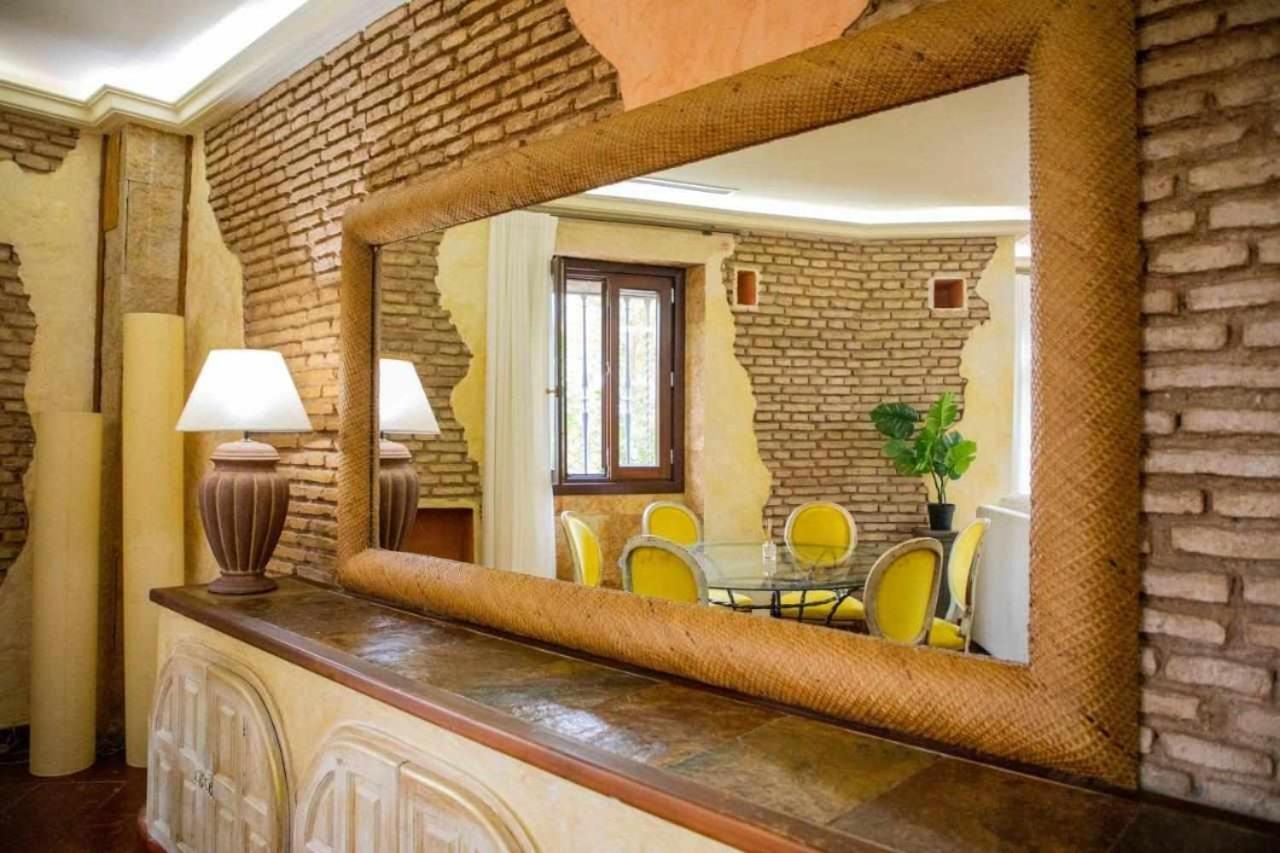 Monkeys Apartments Adriano & Terrace Séville Extérieur photo